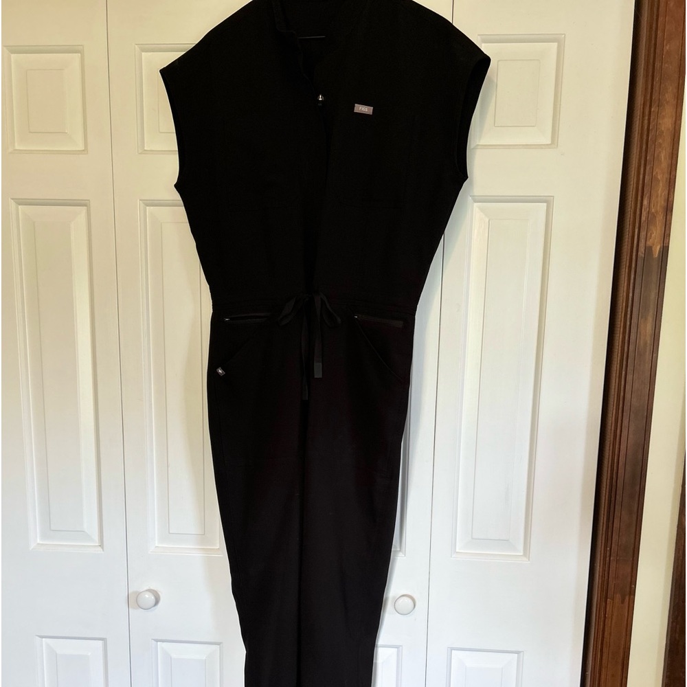 NWT FIGS Rafaela Cargo ScrubJumpsuit in Black